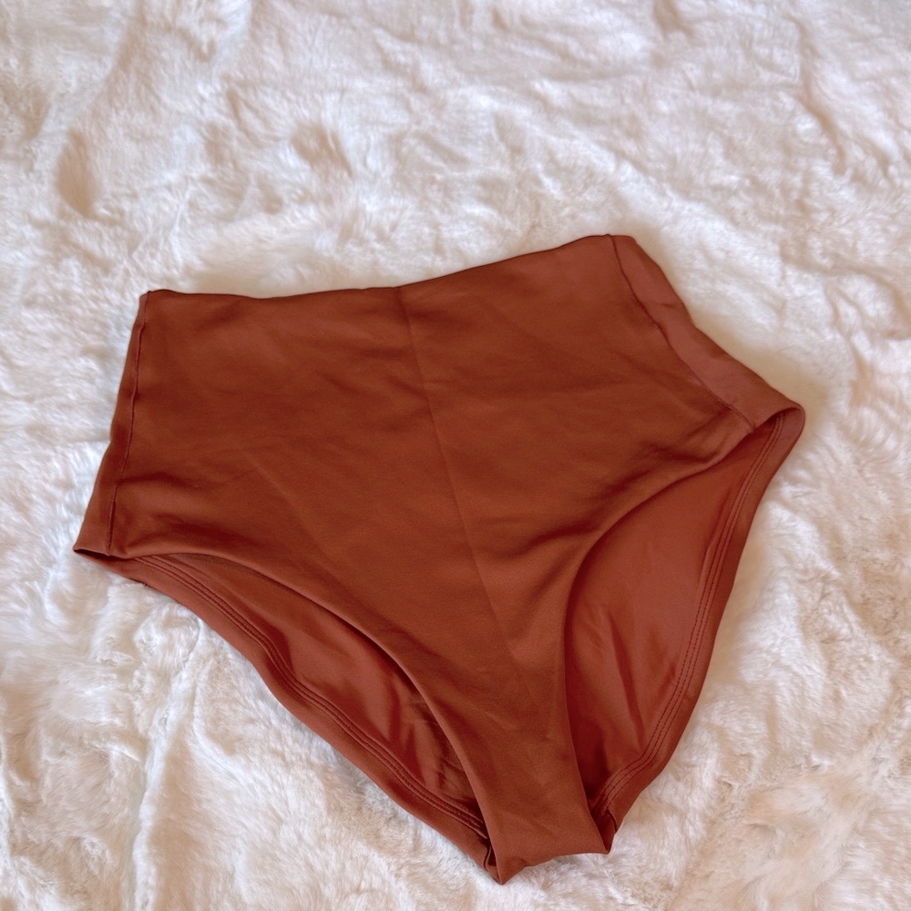 Like new! Left On Friday Hi Tide Bikini Bottom in bronze